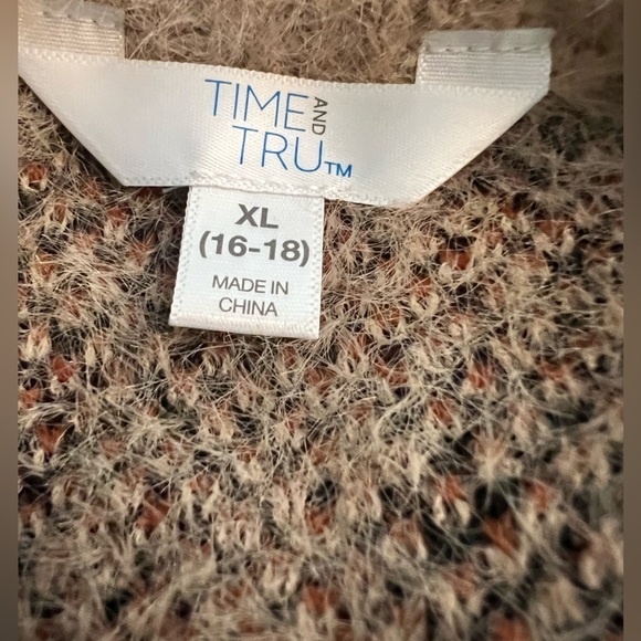 XL Animal Print Time and Tru Sweater - Picture 3 of 3